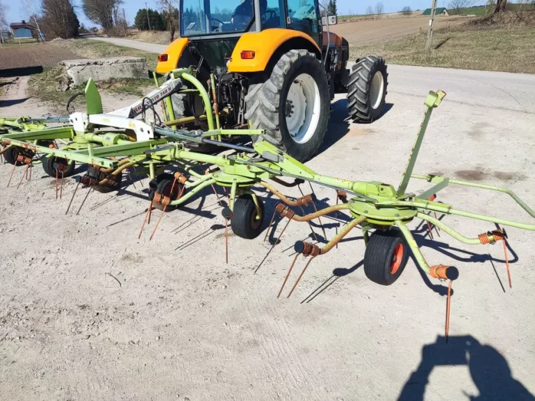 Rozbijak przetrząsacz roztrząsacz pokosów Claas Volto 770