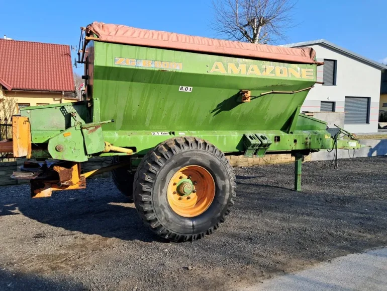 Rozsiewacz wapna nawozu AMAZONE ZGB 8001 na kołach8T 8000L talerze rcw