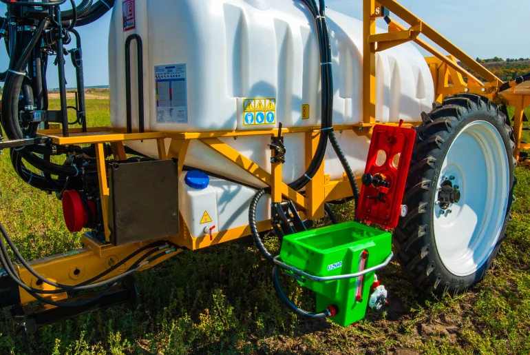 Opryskiwacze zaczepiane - Kronos 2500l-3000l 18m-21m Belka robocza