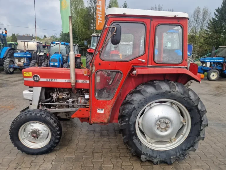 Ciągnik rolniczy Massey Ferguson 135