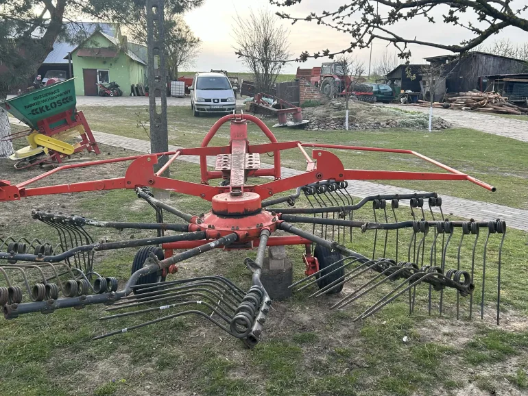 Zgrabiarka karuzelowa