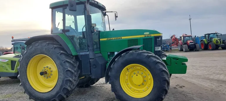 Ciągnik John Deere 7810
