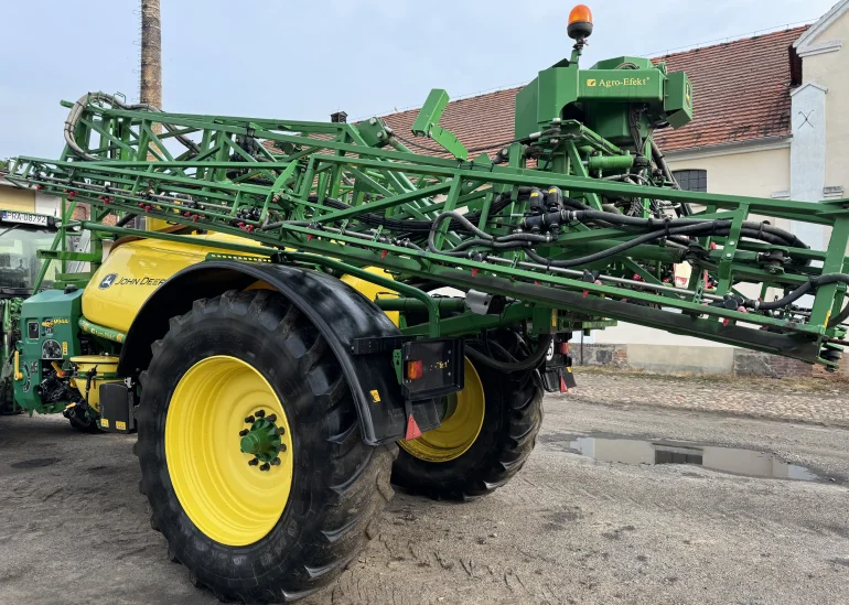 Opryskiwacz John Deere M944i
