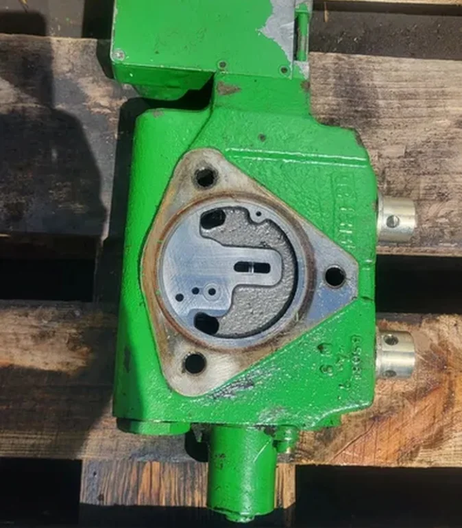 Sekcja rozdzielacza john deere AL157359
