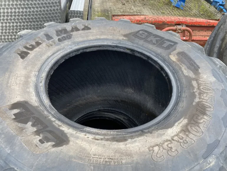 Opony 1050/50R32 BKT Agrimax RT600