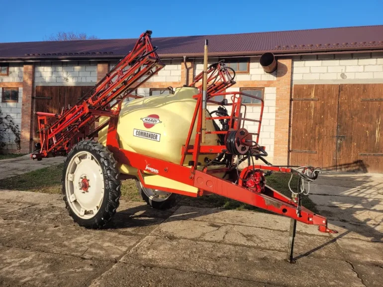 Opryskiwacz Hardi Commander 2800L. Szerokość 15m.