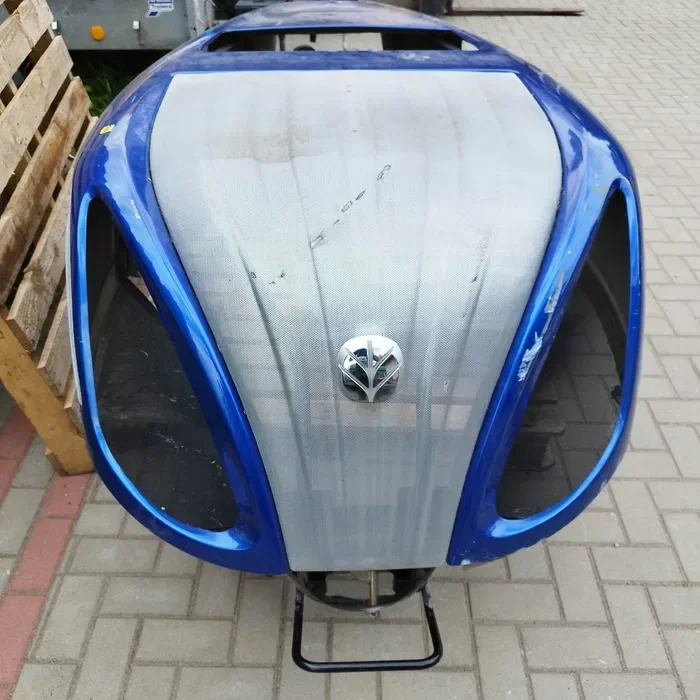 Maska pokrywa silnika ciagnik New Holland 8.435