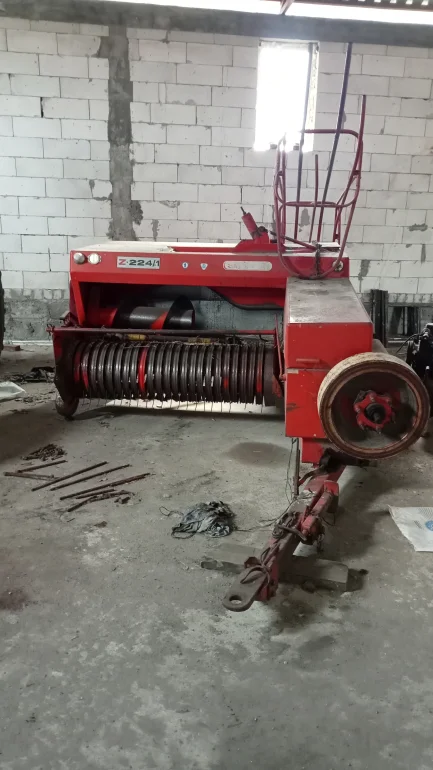 Prasa kostka Z-224/1 z podajnikiem