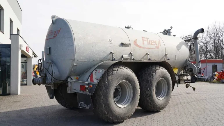 Wóz asenizacyjny Fliegl 16000