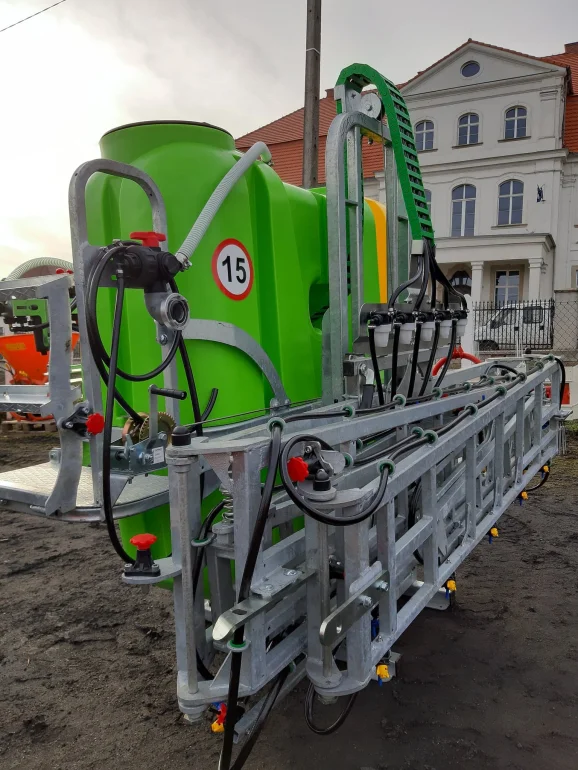 Opryskiwacz zawieszany 1000 L