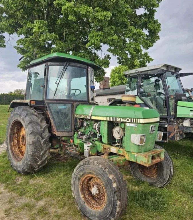 John Deere 2140 mechaniczny traktor
