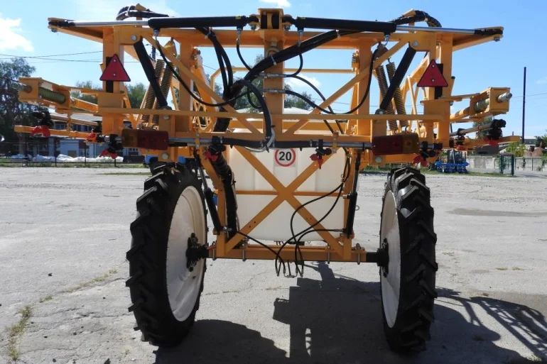 Opryskiwacze zaczepiane - ODYSSEY 2000-2500l belka od 15 do 18m