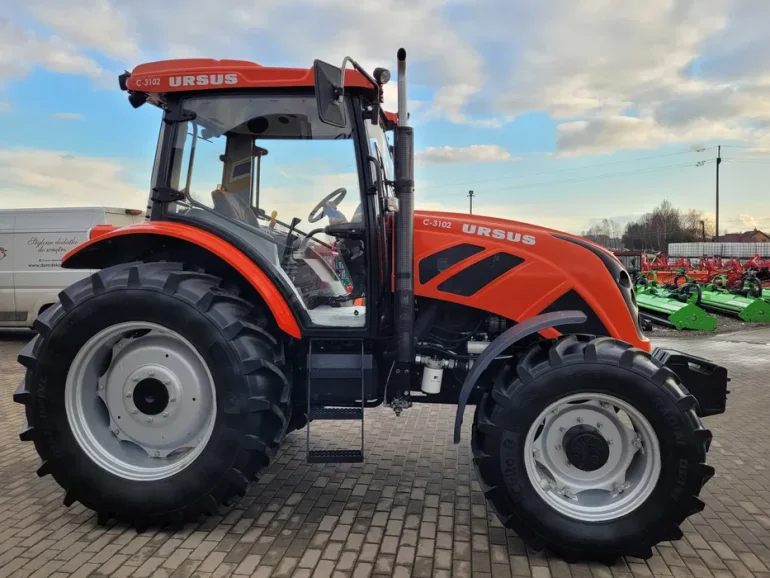 Ciągnik rolniczy Ursus C-3102