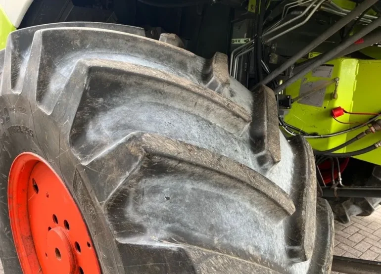 Kombajn zbożowy Claas Tucano 420