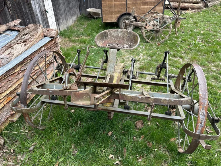 Przetrząsarka/przewracarka do siana