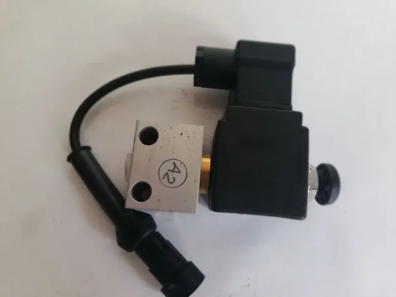 Zawór elektromagnetyczny cewka blokady Zetor Proxima