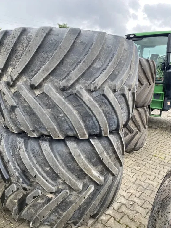 Opony 1050/50R32 BKT Agrimax RT600