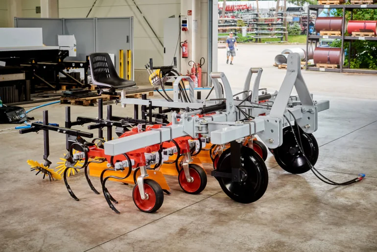 Pielnik ciągnikowy kierowany, 2 sekcje