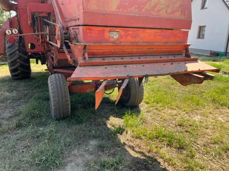 Sieczkarnia do słomy Bizon Z 056