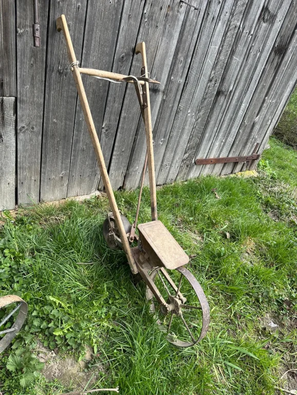 Siewnik ręczny do warzyw