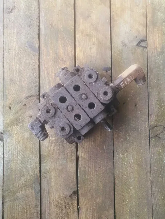 Rozdzielacz Hydrauliczny Fiat F140, F100