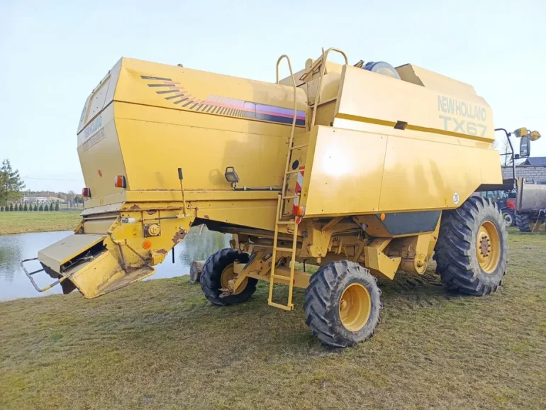 New Holland Tx 67 /Heder 5.20 m z wózkiem