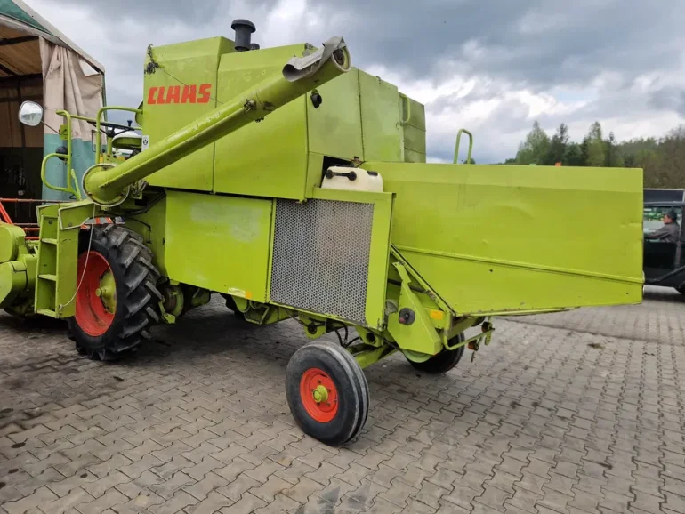 Kombajn zbożowy Claas Compact 30 z Niemiec