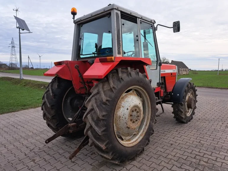 Ciągnik Massey Ferguson 698