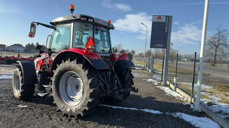 Ciągnik Massey Ferguson 5S.115 Dyna-4 Essential WYPRZEDAŻ 2024