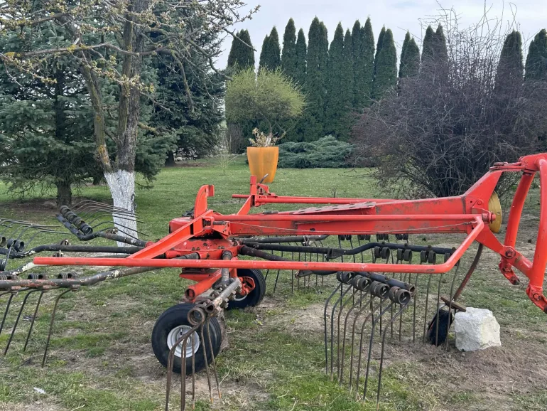 Zgrabiarka karuzelowa