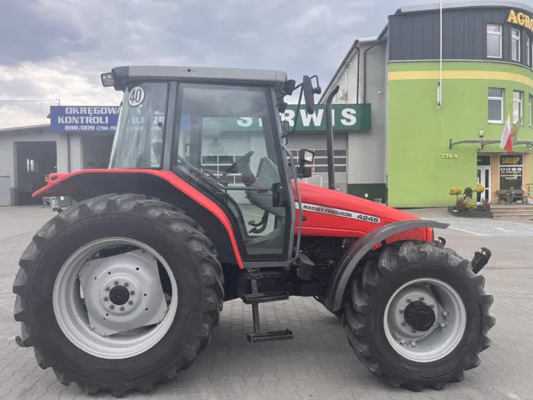 Ciągnik rolniczy Massey Ferguson 4245 tylko 2900 h klima