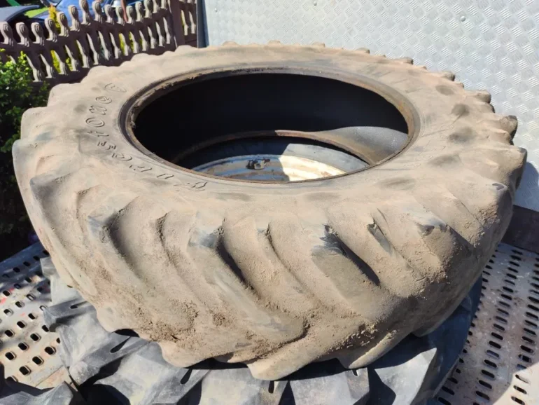 Para opon Firestone 18.4 r38 całe nie popękane