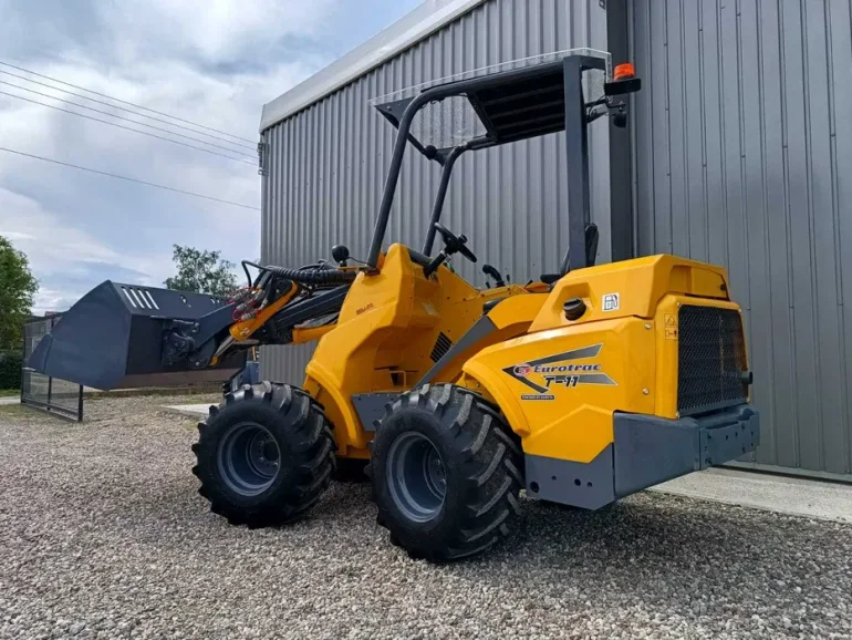 Ładowarka przegubowa EUROTRAC T11 - KUBOTA - 2023 -popokazowa jak nowa