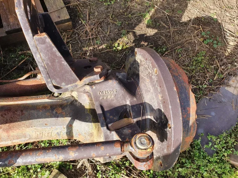 Fiat F 130 przednia oś napęd zwrotnica