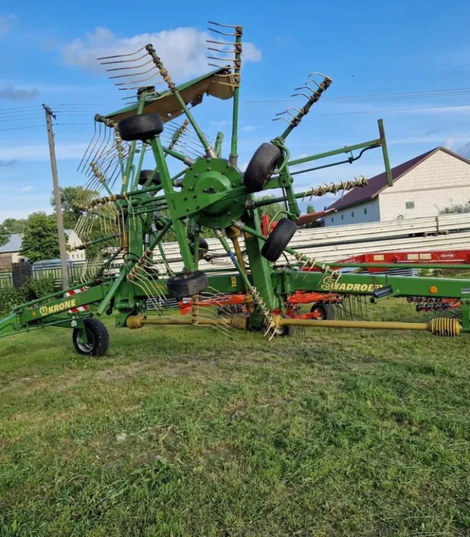Zgrabiarka dwukaruzelowa KRONE SWADRO 807 boczna stoll Kuhn