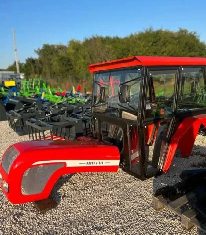 Kabina ciągnikowa z błotnikami C-330 C-360