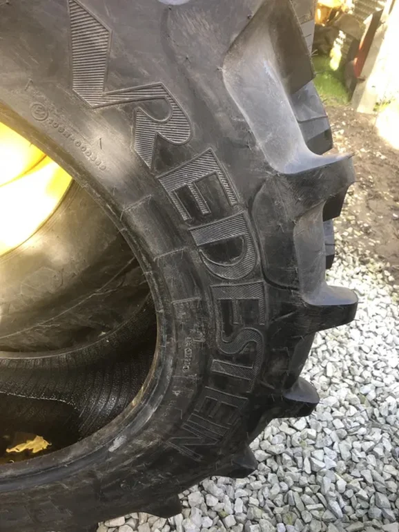Opona rolnicza 340/85R28 (13.6R28)