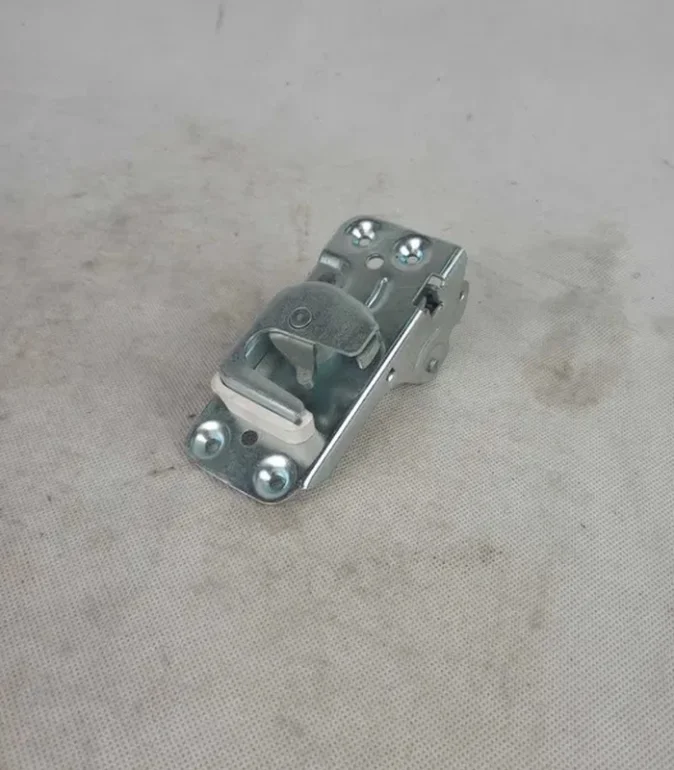 Zamek drzwi lewy/prawy 591.179.85/591.179.69 ZETOR 52.11-77.45