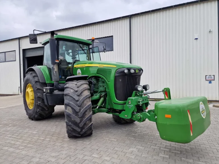 Wynajem traktora, ciągnika rolniczego John Deere 8320, 250kM