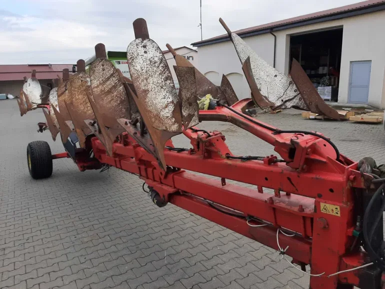Pług obrotowy 8 skibowy Kuhn
