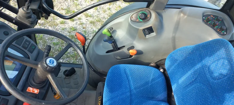 New Holland TN75 ,8662h ,2002r TUZ VOM do zamiatania odśnieżania