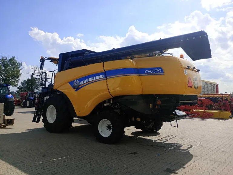 Kombajn New Holland CH7.70
