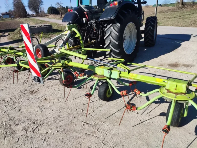 Rozbijak przetrząsacz roztrząsacz pokosów Claas Volto 770