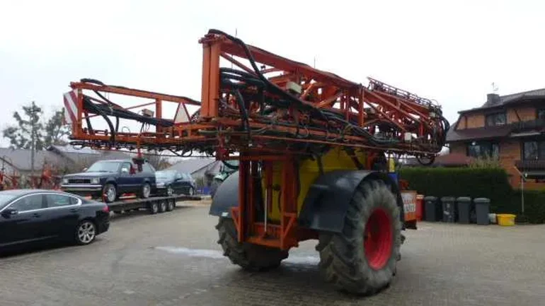 Opryskiwacz DOUVEN 4000 Litrów 39 Metrów