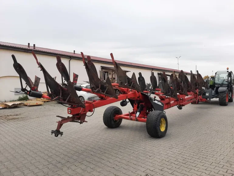 Pług obrotowy 8 skibowy Kuhn