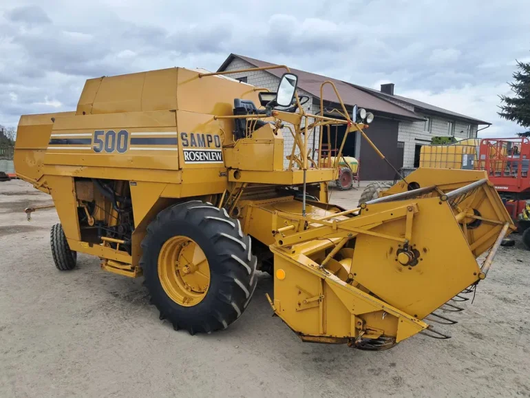 Kombajn Sampo 500 z sieczkarnia sprowadzony Massey Ferguson 330 claas