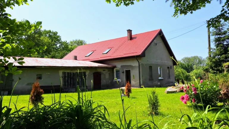 Na Sprzedaż nieruchomość , stare gospodarstwo na dwóch działkach.