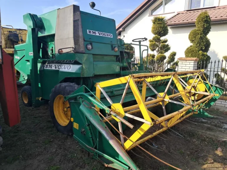 Kombajn Volvo BM S830 sieczkarnia silnik Perkins Massey ferguson Claas