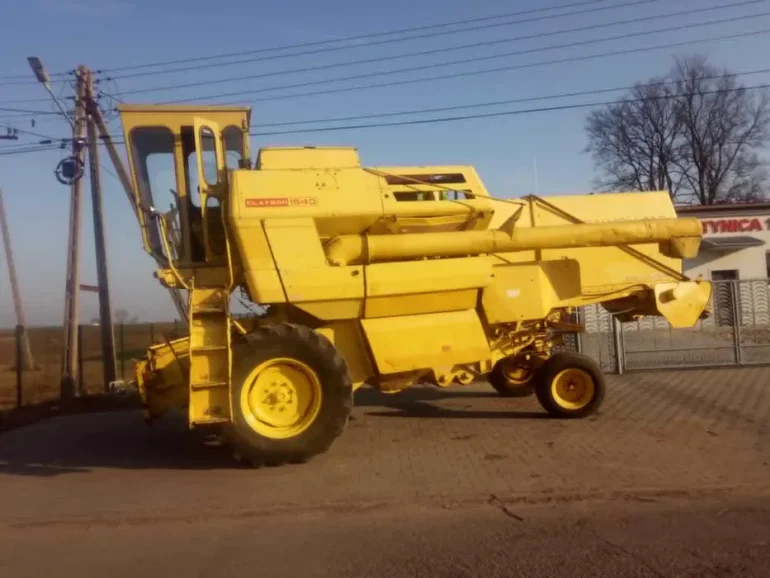 Kombaj zbożowy NEW HOLLAND 1540 kabina sieczkarnia sprowadzony
