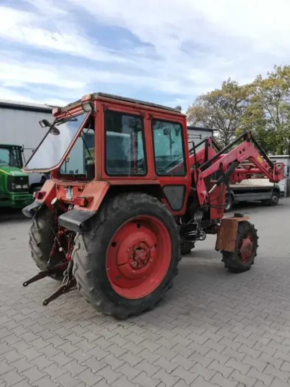 Ciągnik MTZ z ładowaczem